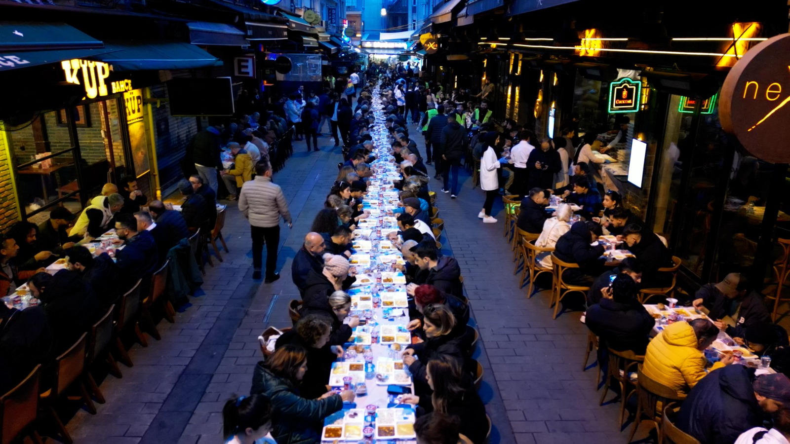 Kadıköy Çarşı'da birlik ve beraberlik sofrası
